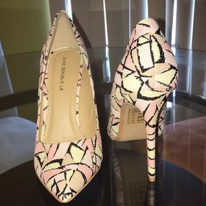 Fashionable Women’s pumps